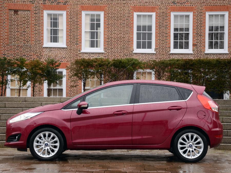  Ford Fiesta 5-Door 2012 года  (UK) (фото 2 из 3)